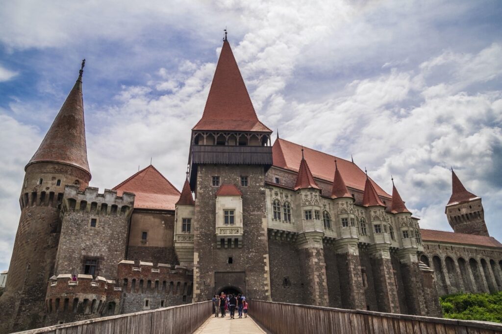 Castelul Corvinilor din Hunedoara. Cele mai înalte clădiri din România